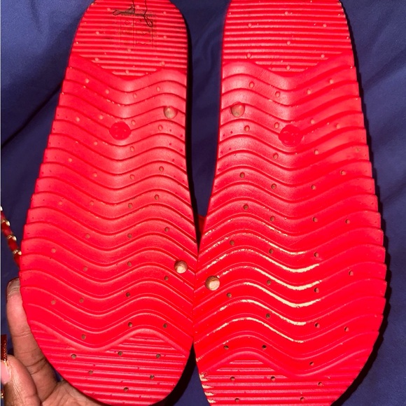 Red crossbody and matching stacked slides - Picture 4 of 4